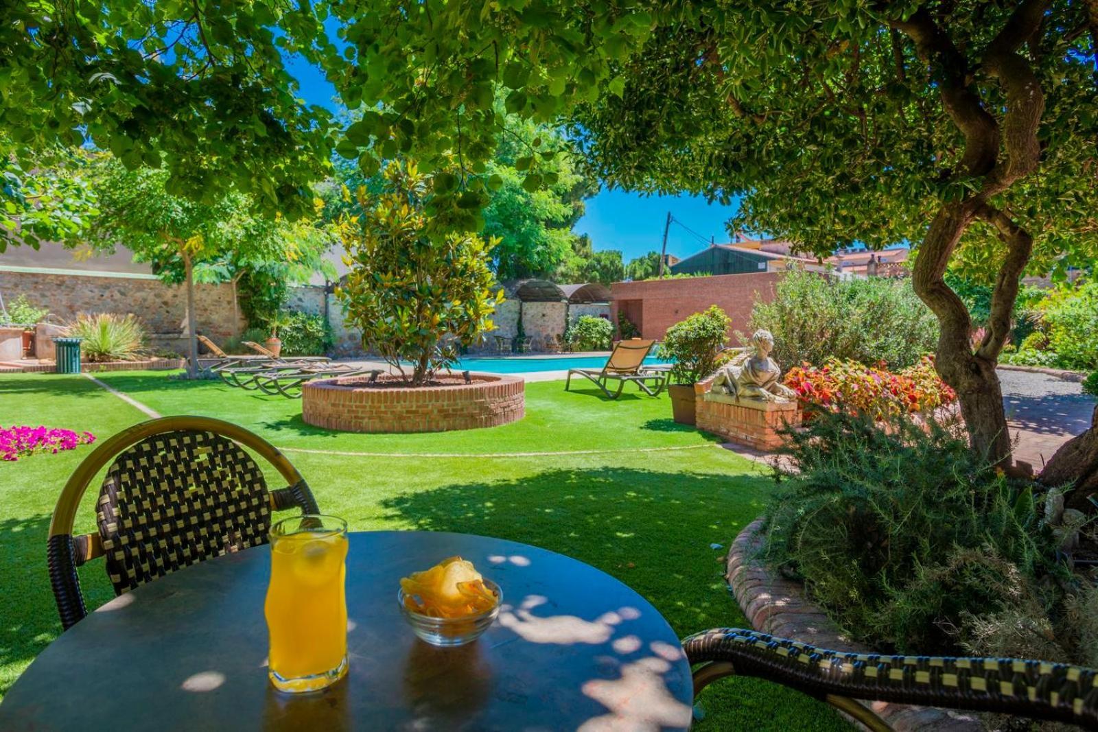 Apartaments Suites Sant Jordi Montbrió del Camp Екстериор снимка