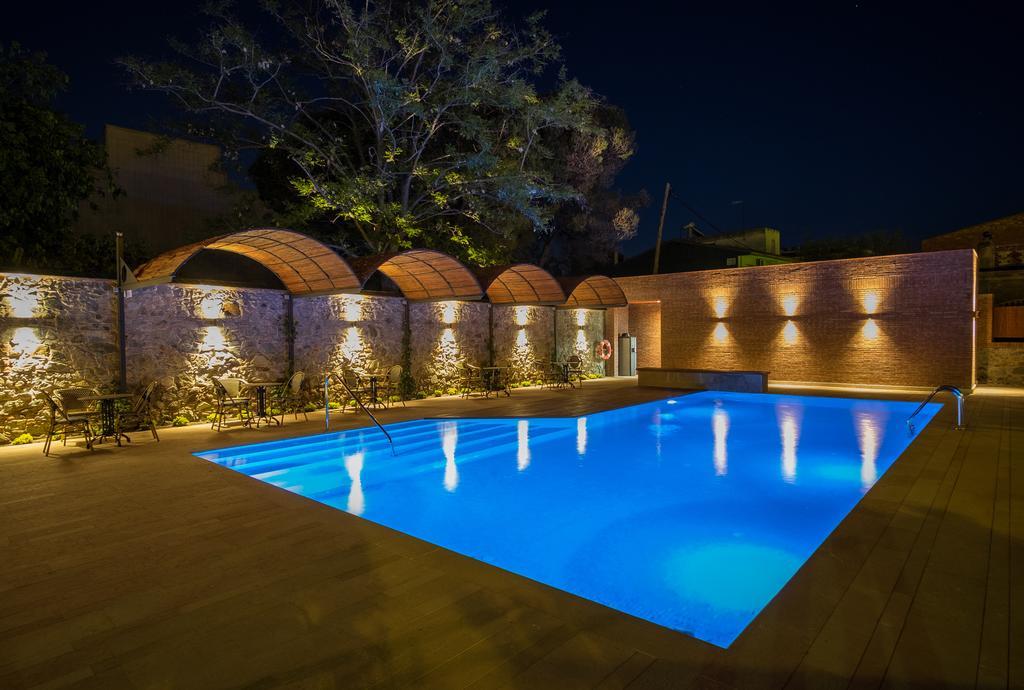 Apartaments Suites Sant Jordi Montbrió del Camp Екстериор снимка