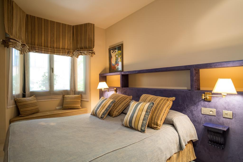 Apartaments Suites Sant Jordi Montbrió del Camp Екстериор снимка