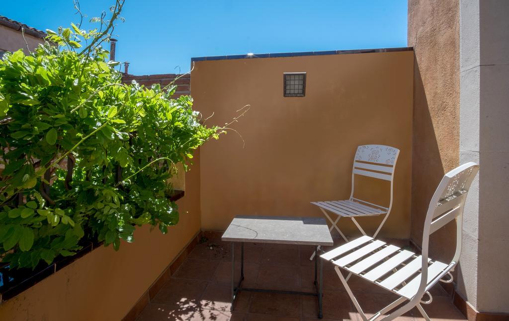 Apartaments Suites Sant Jordi Montbrió del Camp Екстериор снимка