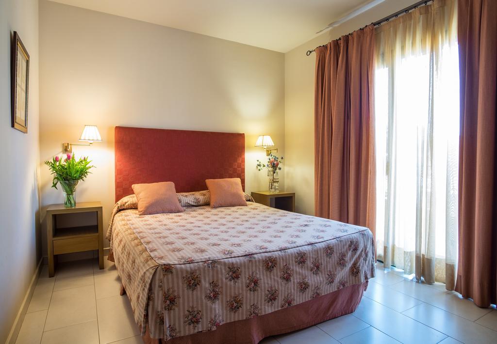 Apartaments Suites Sant Jordi Montbrió del Camp Екстериор снимка