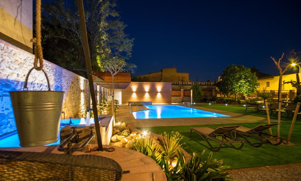 Apartaments Suites Sant Jordi Montbrió del Camp Екстериор снимка