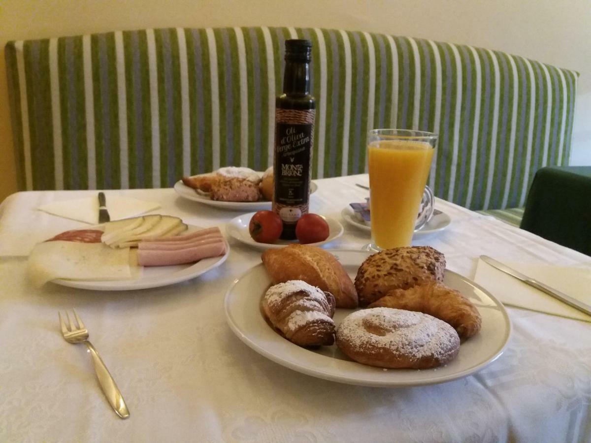 Apartaments Suites Sant Jordi Montbrió del Camp Екстериор снимка